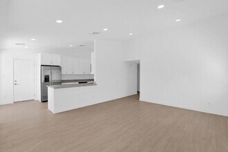 6825 N 81st Ln in Glendale, AZ - Building Photo - Building Photo