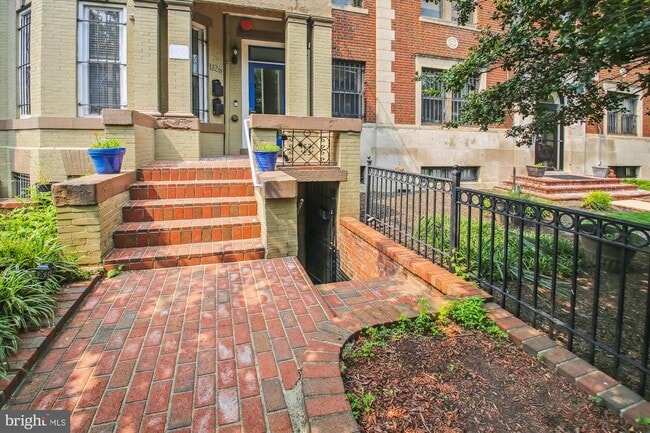 property at 1325 Fairmont St NW