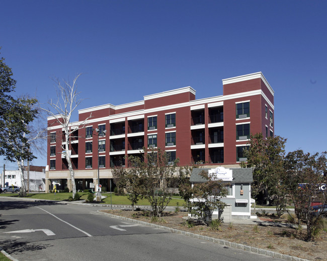 Summerwind Square in Riverhead, NY - Foto de edificio - Building Photo