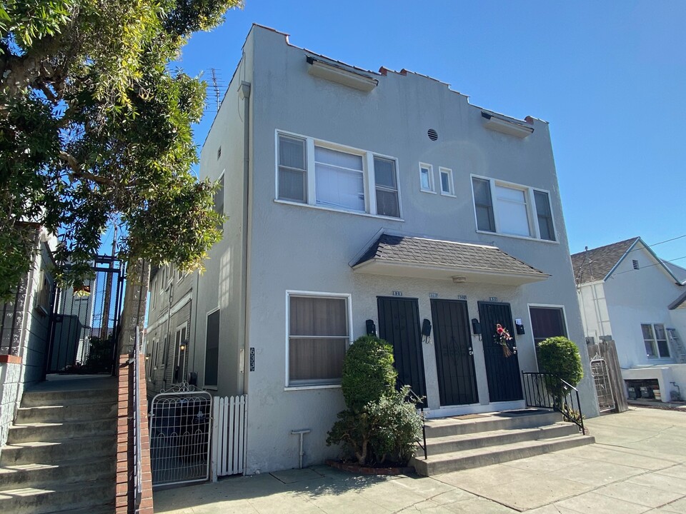 629-633 W 8th St in San Pedro, CA - Building Photo