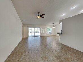 12715 Early Run Ln in Riverview, FL - Foto de edificio - Building Photo