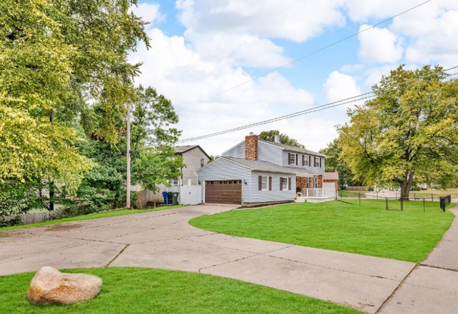 3044 Jersey Ridge Rd in Davenport, IA - Foto de edificio - Building Photo