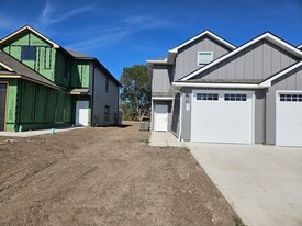 357 SE 70 Rd in Warrensburg, MO - Building Photo