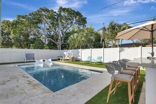 1319 SW 30th St in Fort Lauderdale, FL - Building Photo
