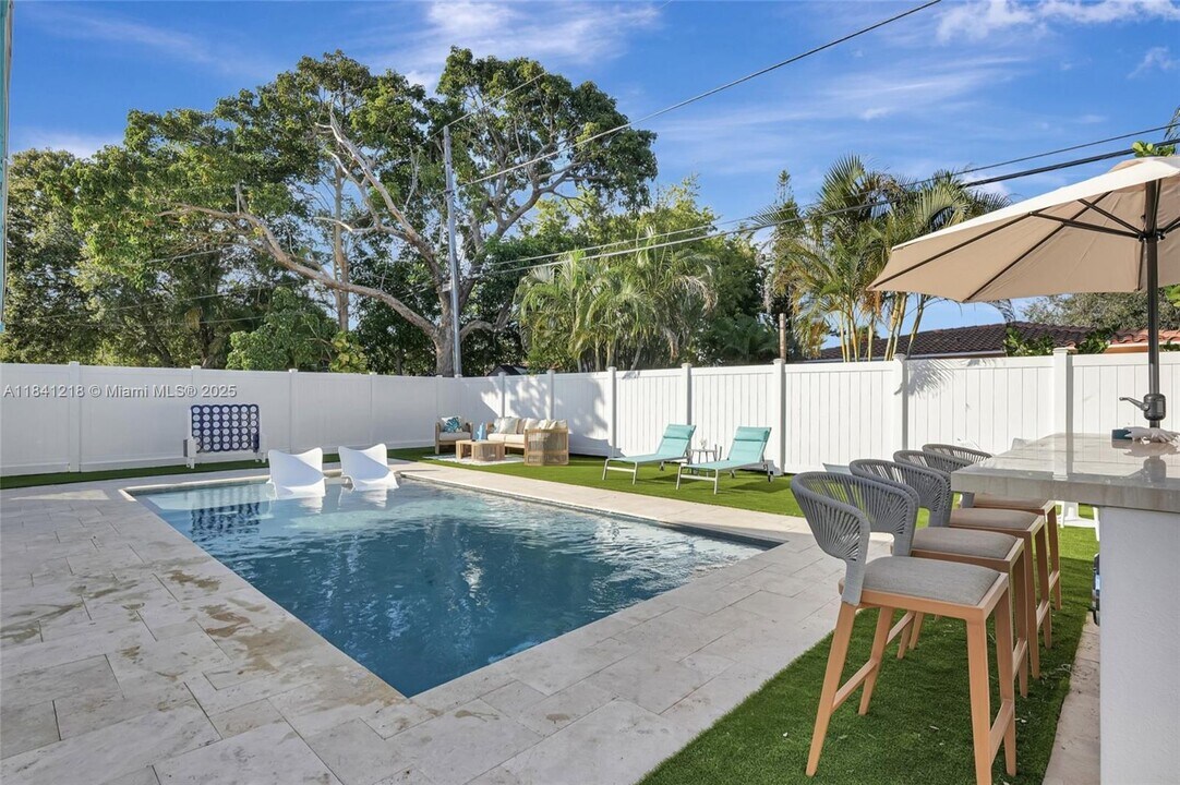 1319 SW 30th St in Fort Lauderdale, FL - Building Photo