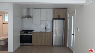 1125 Lodi Pl in Los Angeles, CA - Building Photo - Building Photo