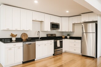 548 Main St, Unit 3 in Sturbridge, MA - Foto de edificio - Building Photo