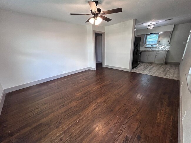 9486 McDade St in Houston, TX - Building Photo - Building Photo