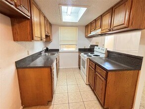 2426 N Graham Dr in Arlington, TX - Building Photo - Building Photo