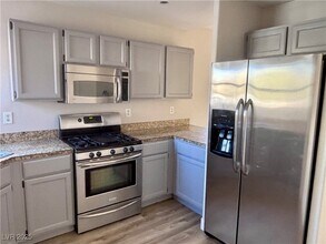 8409 Granite Peak Ct in Las Vegas, NV - Building Photo - Building Photo