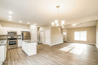 9137 River Trail Dr in Louisville, KY - Building Photo - Building Photo