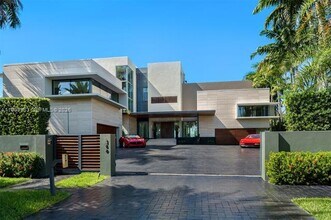 360 Harbor Dr in Key Biscayne, FL - Foto de edificio - Building Photo