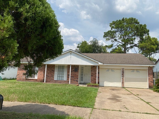 property at 11610 Pine Knoll