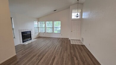 7912 Rushing River Ct in Bakersfield, CA - Building Photo - Building Photo