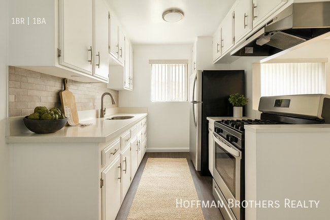 2627 Brighton Ave in Los Angeles, CA - Foto de edificio - Building Photo