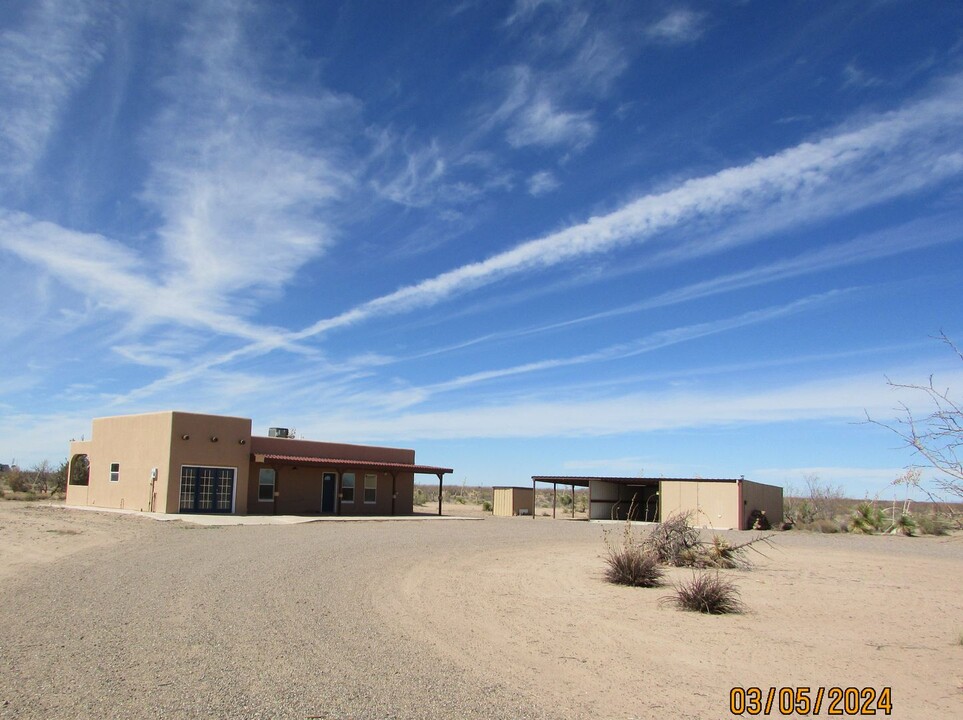 10870 Lucca Rd SW in Deming, NM - Building Photo