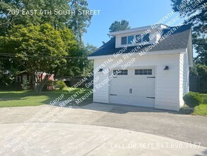 209 E 4th S St in Summerville, SC - Foto de edificio - Building Photo