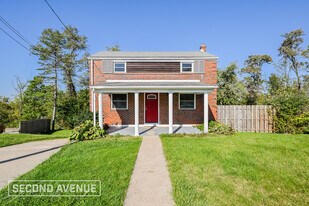 320 Marbury Dr in Irwin, PA - Building Photo