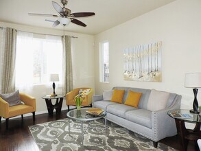 8055 E 21st Ave in Denver, CO - Building Photo - Building Photo