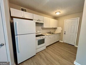 6077 Pine St in Austell, GA - Building Photo - Building Photo