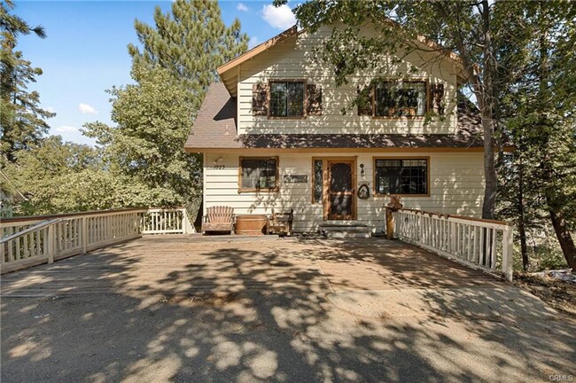 1023 Sandalwood Dr in Lake Arrowhead, CA - Building Photo - Building Photo