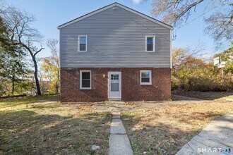 273 High Ridge Dr in Bridgeport, CT - Building Photo - Building Photo
