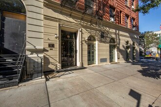 66 W 77th St in New York, NY - Building Photo - Building Photo