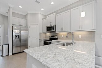 4111 Rocky Shores Dr in Tampa, FL - Building Photo - Building Photo