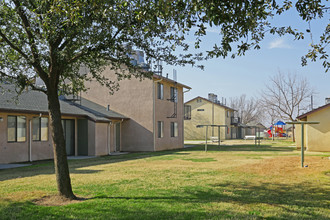 Vera Cruz in Richgrove, CA - Foto de edificio - Building Photo