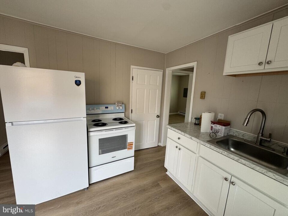 112 Academy Ave in Federalsburg, MD - Building Photo