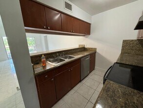 11592 NW 43rd Ct in Coral Springs, FL - Building Photo - Building Photo