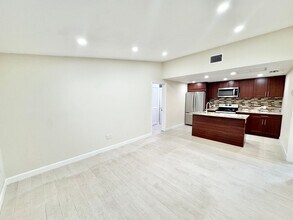 5218 Treetops Dr in Naples, FL - Building Photo - Building Photo