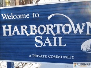 468 Great Beds Ct in Perth Amboy, NJ - Foto de edificio - Building Photo