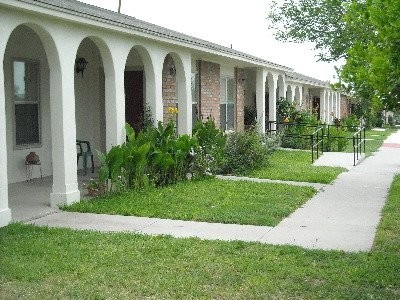 Villa Del Rio in Zapata, TX - Building Photo