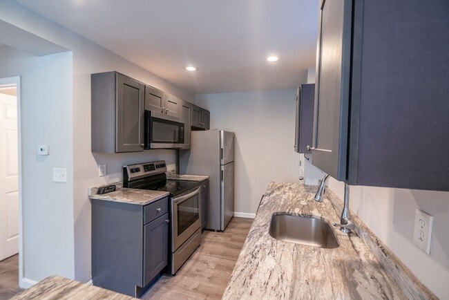 283-435 Oaklawn Ave