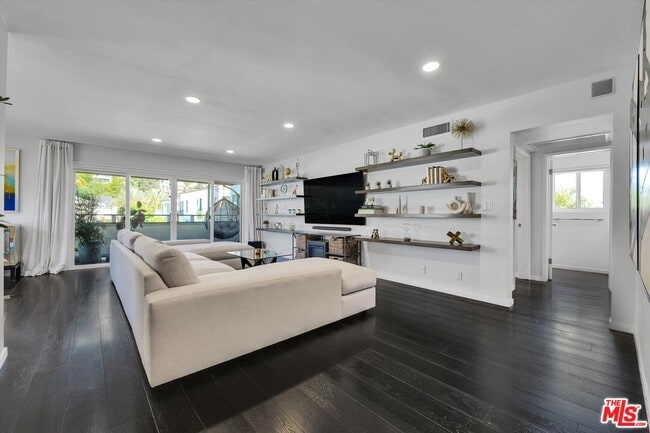 7949 Selma Ave in Los Angeles, CA - Building Photo - Building Photo