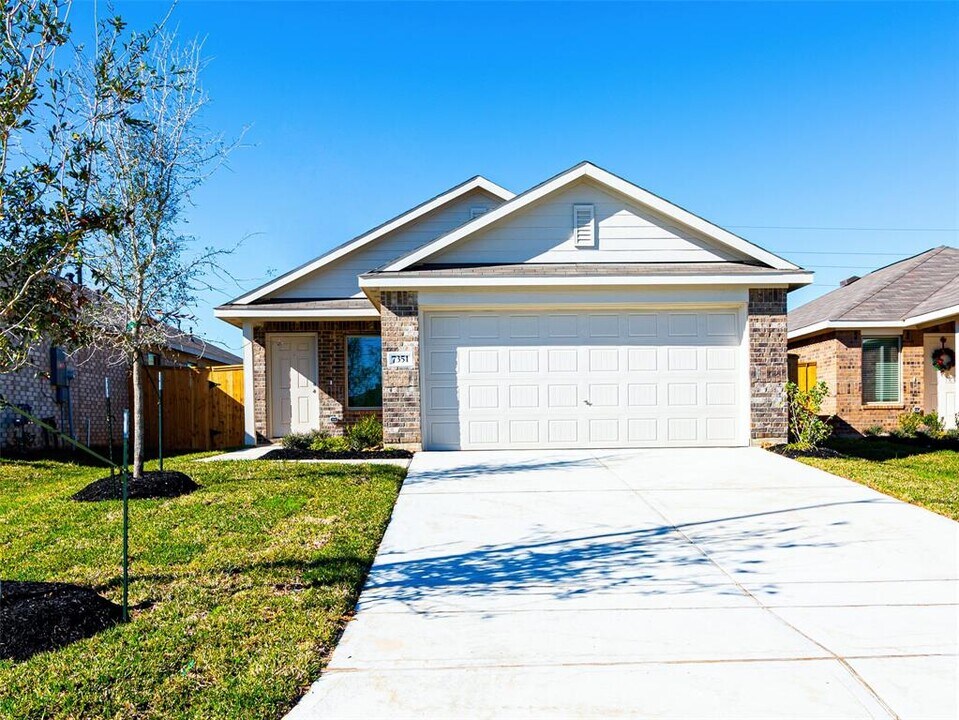 7351 Gorrion Dr in Katy, TX - Building Photo