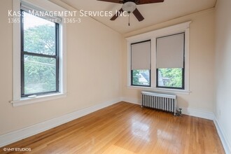 1365 E 56th St in Chicago, IL - Building Photo - Building Photo