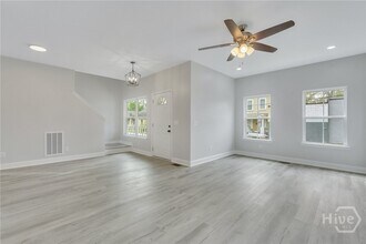 1112 E Waldburg St in Savannah, GA - Building Photo - Building Photo