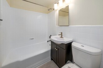 3801 Connecticut Avenue in Washington, DC - Foto de edificio - Interior Photo