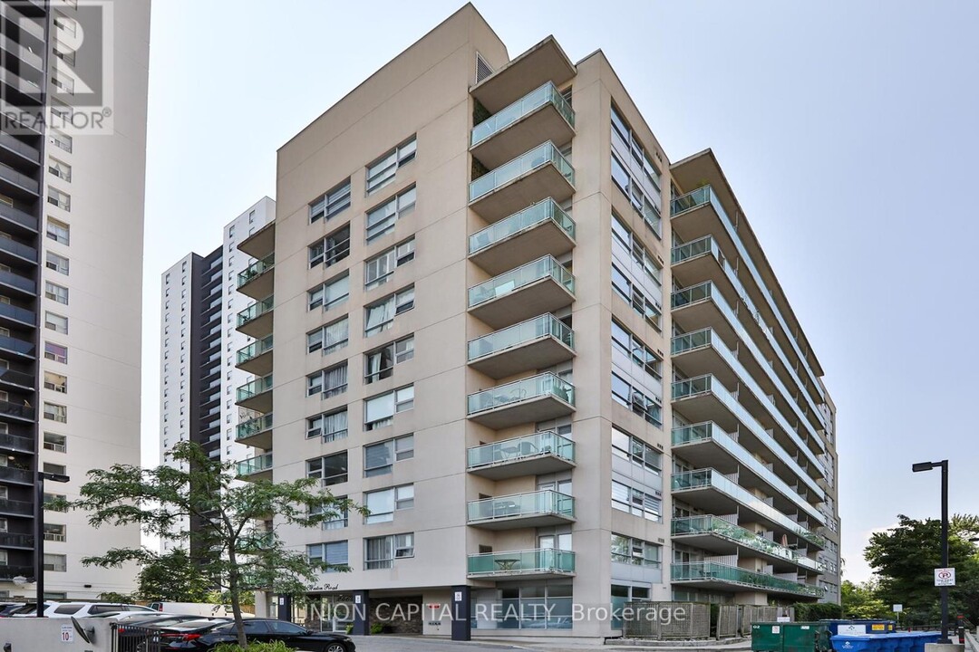 2464-2464 Weston Rd in Toronto, ON - Building Photo