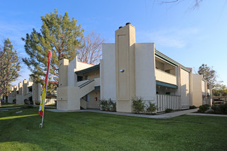 Cedar Oaks in Bakersfield, CA - Building Photo - Building Photo