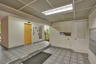 1420 Pennsylvania Ave, Unit 310 in Miami Beach, FL - Building Photo - Building Photo