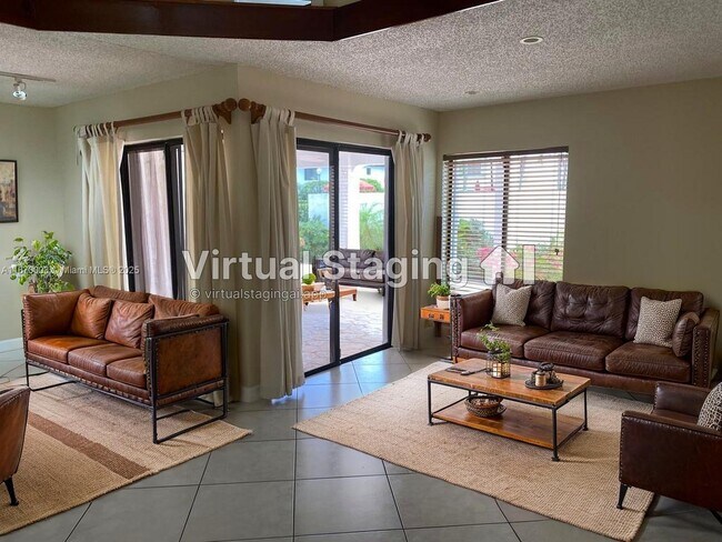 1301 SW 124th Ct in Miami, FL - Foto de edificio - Building Photo