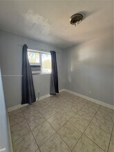 401 NW 43rd Ct in Oakland Park, FL - Building Photo - Building Photo