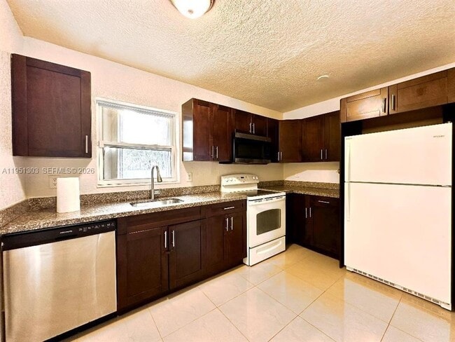 525 NW 15th Terrace in Fort Lauderdale, FL - Building Photo - Building Photo