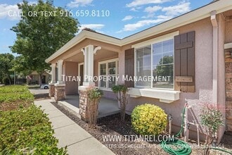 951 Vauxhall Ave in Galt, CA - Foto de edificio - Building Photo