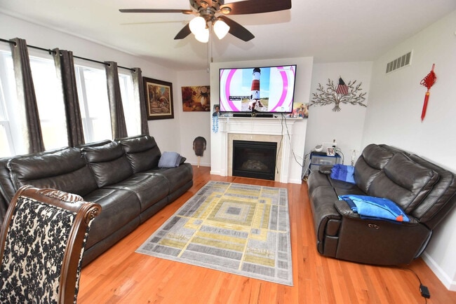 25910 Rolling Hills Dr