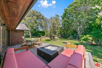 7038 Dume Dr in Malibu, CA - Building Photo - Building Photo