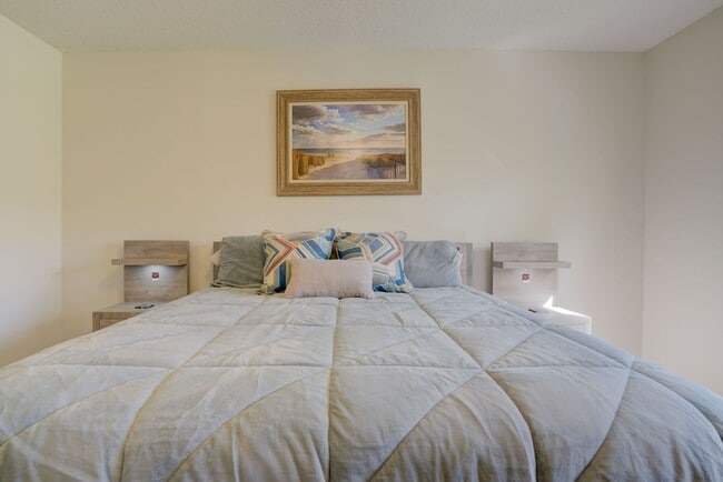 200 Uno Lago Dr in Juno Beach, FL - Building Photo - Building Photo